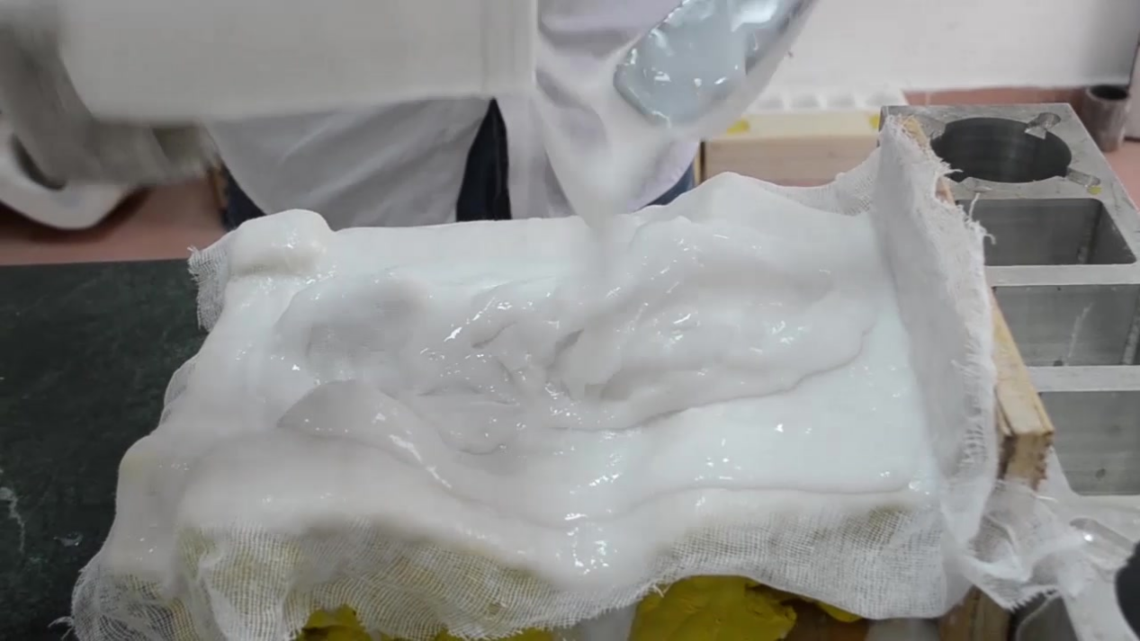 縮合型模具硅膠刷模和倒模適合用什么硬度的硅膠？